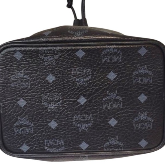 MCM MEDIUM BUCKET—SO CHIC! - Picture 4 of 6